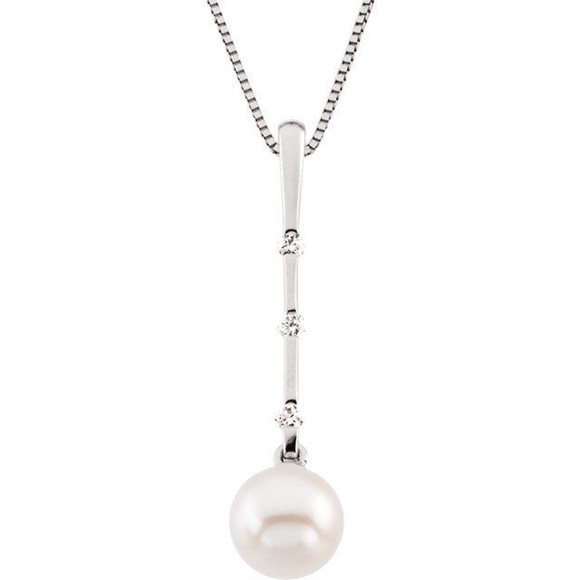 A beautiful complement, this pearl and precious diamond pendant features three diamond stones with a freshwater cultured pearl. Forged of 14k white gold, this pendant is finished off spring ring clasp.