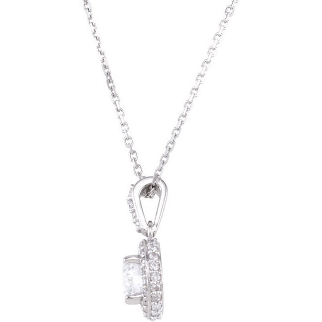This artfully designed 3/4 ct. tw. round cut diamond 18" entourage necklace in 14kt white gold is just what you were looking for. Thrill friends and family with this exceptional necklace. Simple yet seductive, this piece shines with round cut diamond. This necklace is surely designed to impress.