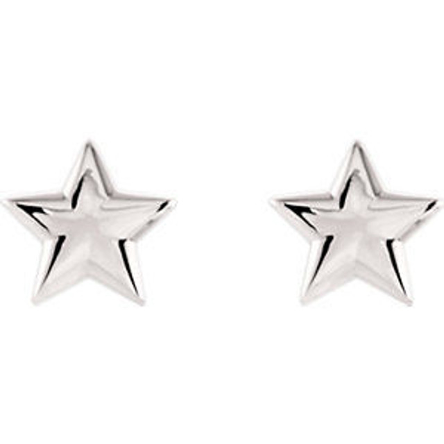 Splendid 14Kt white gold star stud earrings. The length of the earrings is 9.75mm. Total weight of the gold is 1.61 grams.