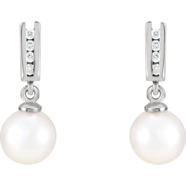 Beautiful 14k white gold earrings featuring 7.50mm pearls and 1/8 carats in white diamonds. Total weight of the gold is 1.59 grams.
