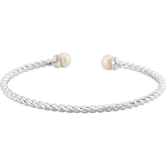 Beautiful style is found in this 14Kt white gold polished bracelet featuring white freshwater cultured pearls. Diamonds are H+ in color and I1 or better in clarity. The weight of the gold is 12.01 grams.