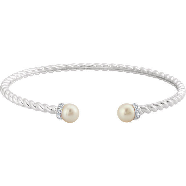 Beautiful style is found in this 14Kt white gold polished bracelet featuring white freshwater cultured pearls. Diamonds are H+ in color and I1 or better in clarity. The weight of the gold is 12.01 grams.
