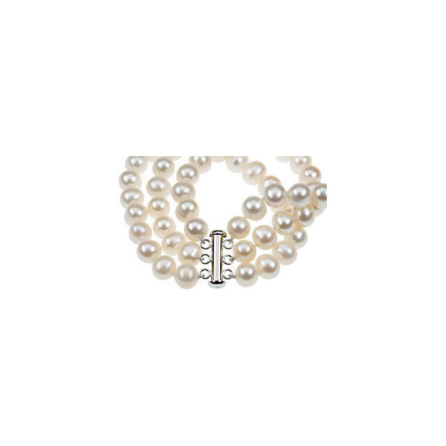 A 8-9mm fresh water cultured pearl bracelet in sterling silver. Strand is 7.25inches in length.