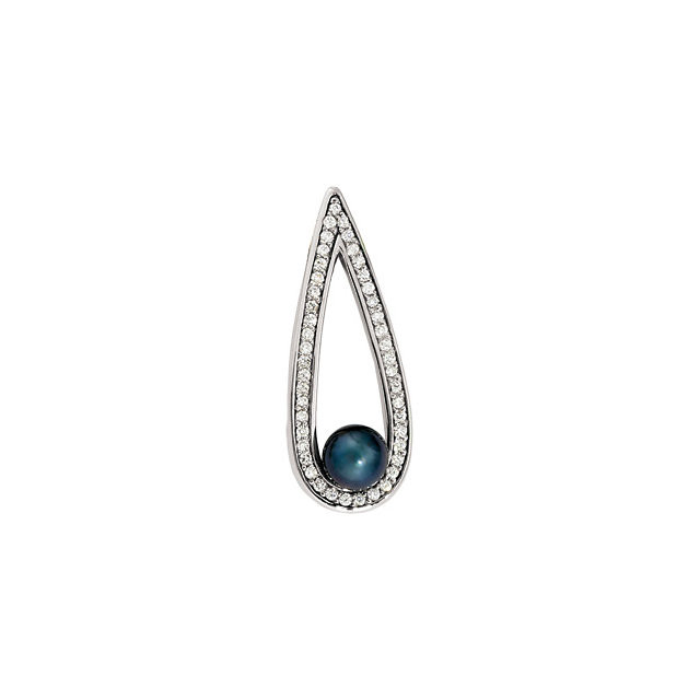 This pendant features a 7mm, AA quality, akoya cultured pearl and a 1/2 ct. tw. round diamonds, set in 14k white gold.