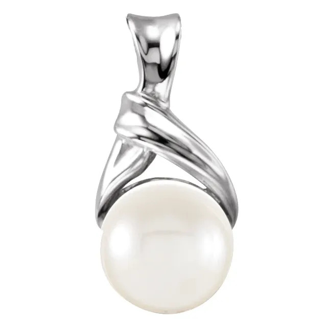 This classic pendant style will add shimmering elegance to any ensemble.