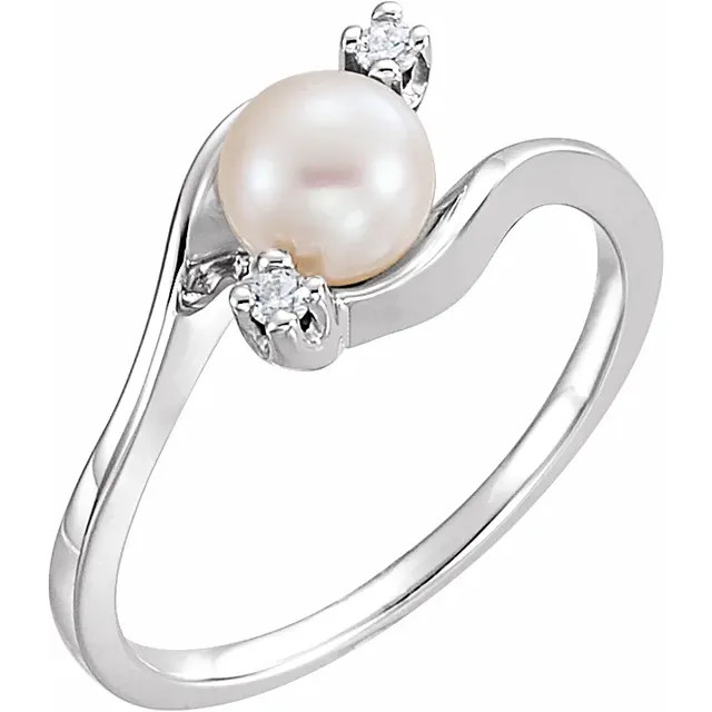 A smart look for day or night, this pearl and diamond bypass ring brings your unique personality to the forefront.