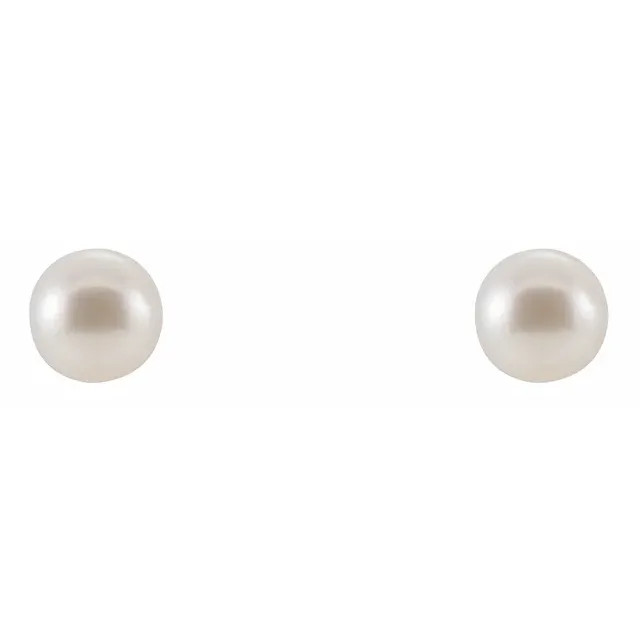 Sure to be noticed, these pearl earrings are a style must-have.