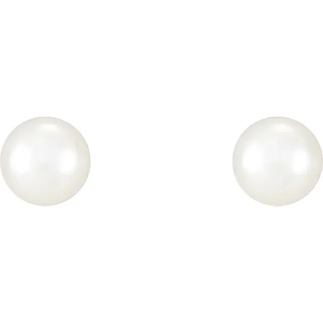 Sure to be noticed, these pearl earrings are a style must-have.