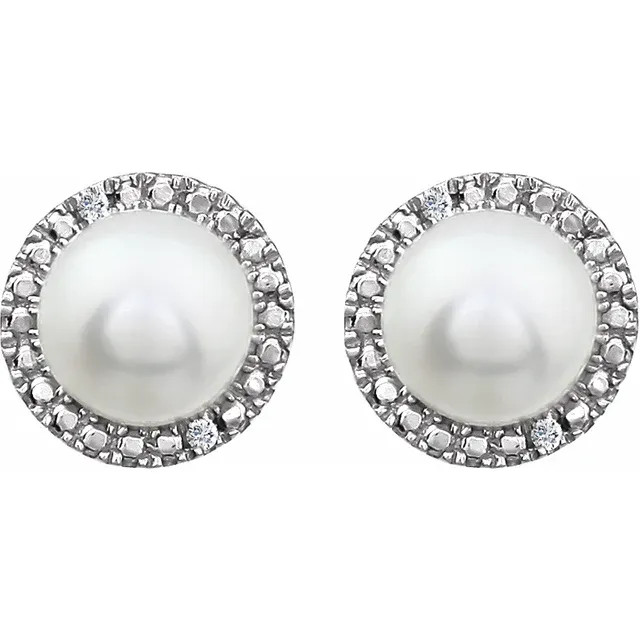 Stunning in their simplicity, these exquisite stud earrings are a lush and lovely every day look.