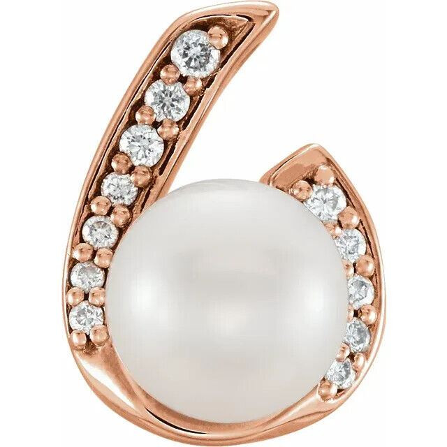 Marvel her with the details of this gorgeous pearl and diamond pendant.