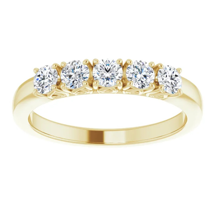 Honor your special day with this exceptional diamond anniversary band.