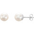 Sure to be noticed, these pearl earrings are a style must-have.