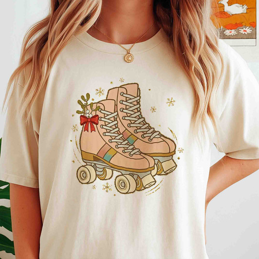 Christmas Roller Skates T-Shirt, Vintage Skating Holiday Graphic Tee, Cute Winter Aesthetic Shirt T-shirt S-5XL
