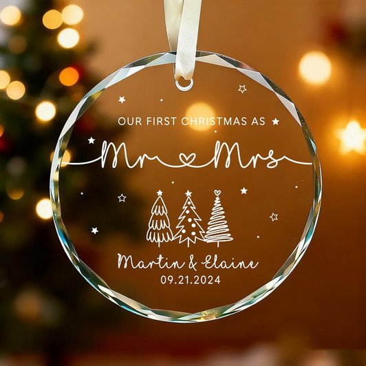 personalized-our-first-christmas-mr-&-mrs-newlywed-wedding-glass-ornament-3