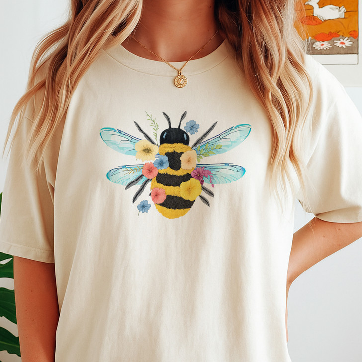 Cute Floral Bee T-Shirt, Nature Bee Tee, Honeybee Botanical Top, Summer Bee Lover T-Shirt, Beekeeper Gift T-Shirt, Aesthetic Bee Tee