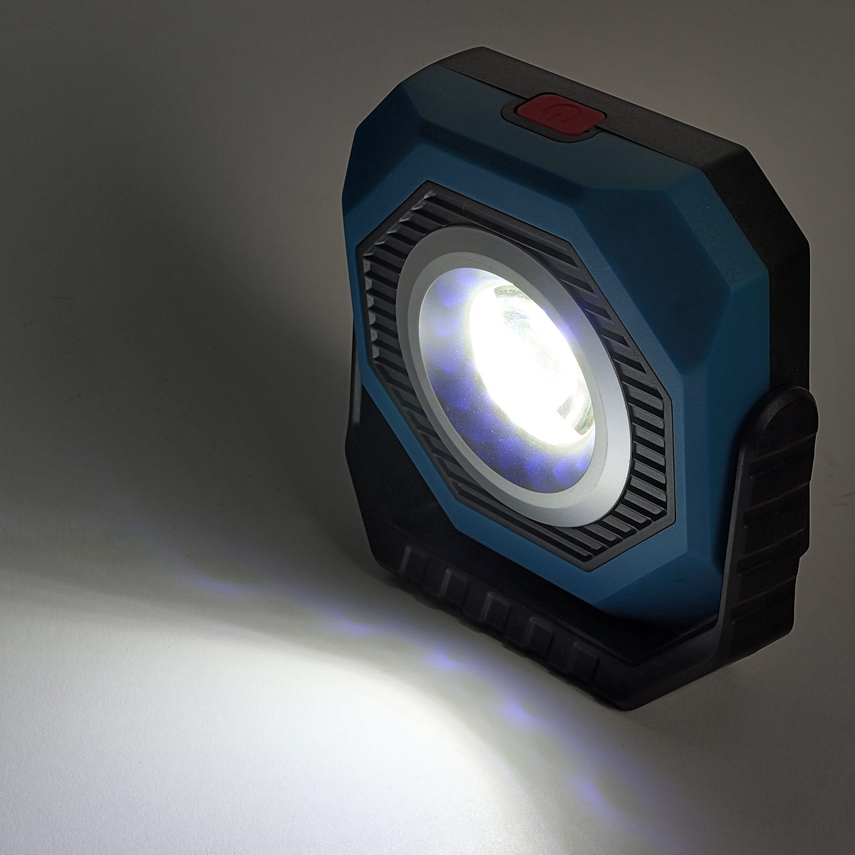 450 Lumen Solar/USB Powered Rechargeable Work Light With Magnetic