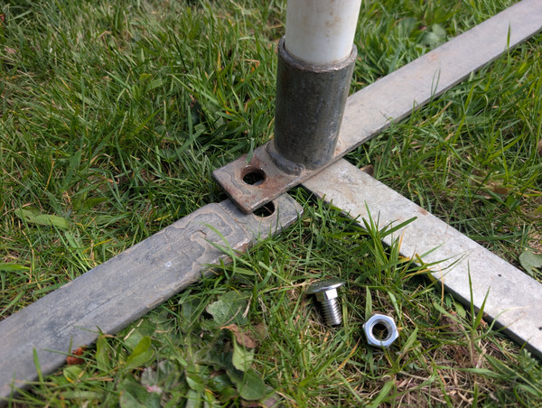 Set of weave connector bolts