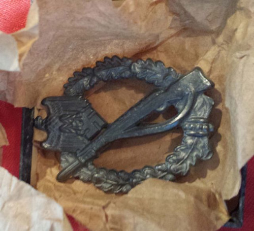 Infantry Assault Badge in Silver- mint in org. box  #817