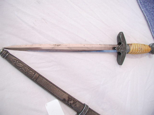 German 2nd Luftwaffe Dagger No Maker *  #569