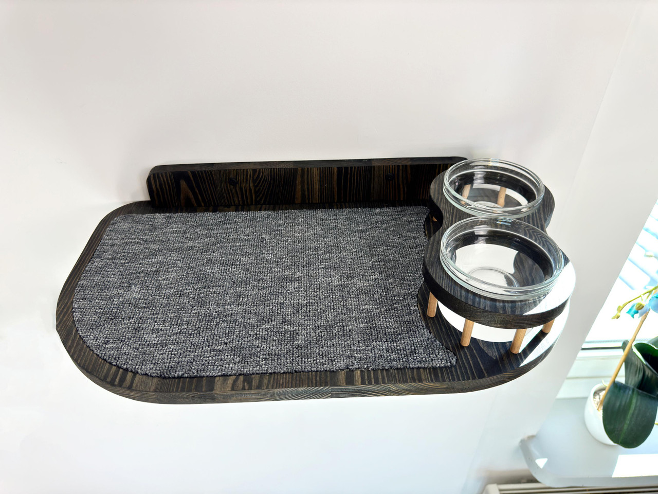 Cat Wall Shelf for Large Cats with 2 raised bowls