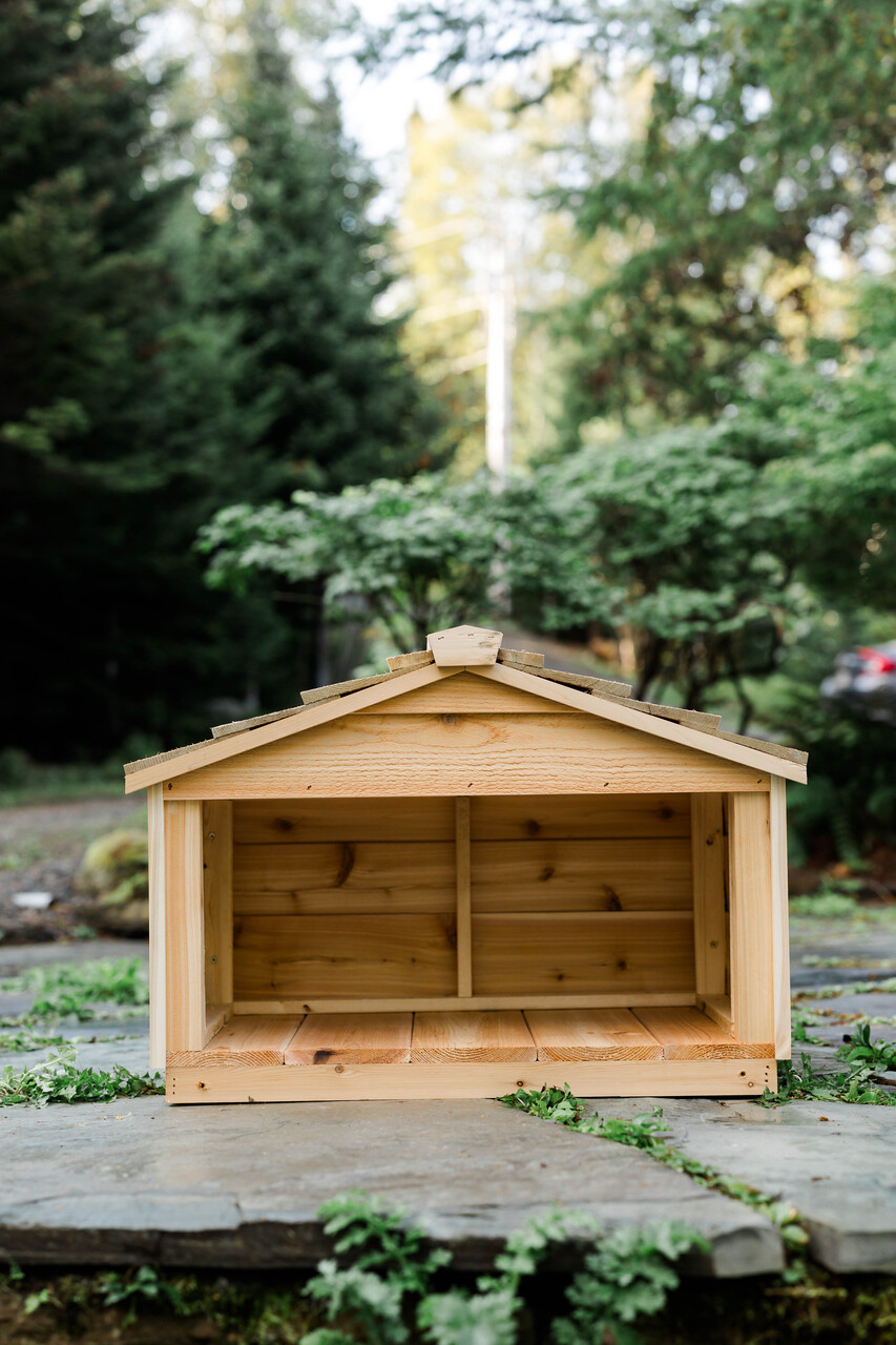 Medium Outdoor Cedar Cat or Dog Feeding Station Extended Roof/NO Legs