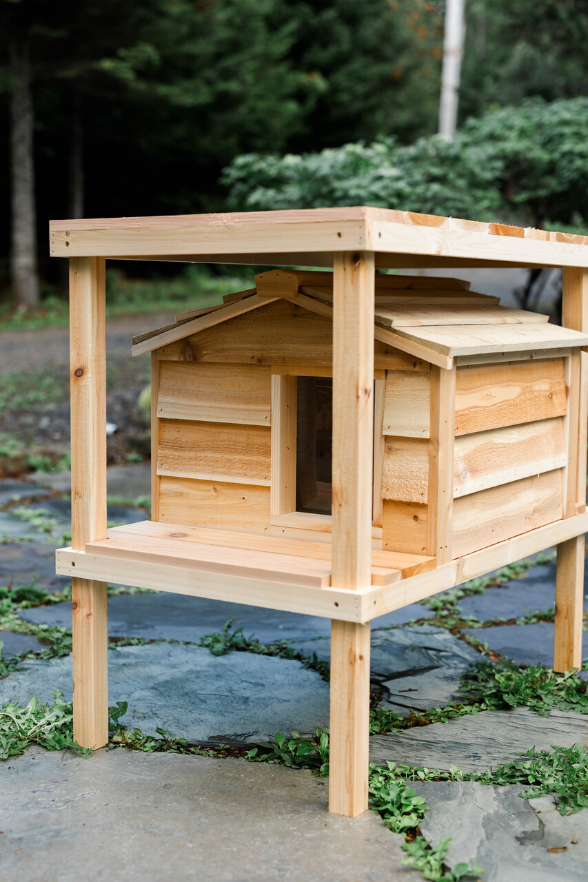 Large Cedar Insulated Cat House with Platform and Loft No Extra doors/(2) Round inserts
