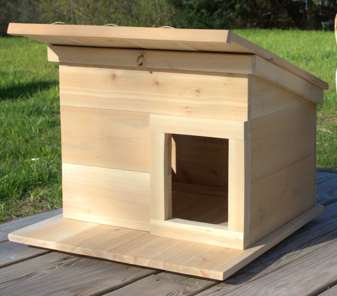 Outdoor Cedar Wood Cat House Shelter NO Stand - No Insulation/9"x12" heated pad