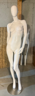 Used Fiberglass Gloss White Egg Head Female Mannequin MM-OZIW4-USED
