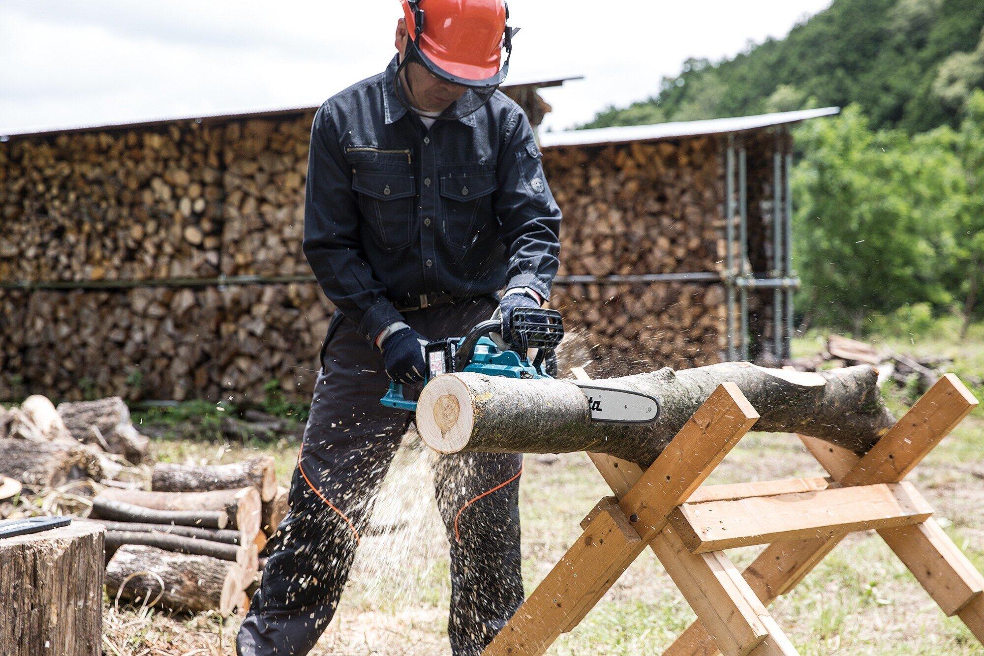 12 Must-Have Chainsaw Protective Clothing Items for an Injury-Free Worksite 12 Must-Have Chainsaw Protective Clothing Items for an Injury-Free Worksite