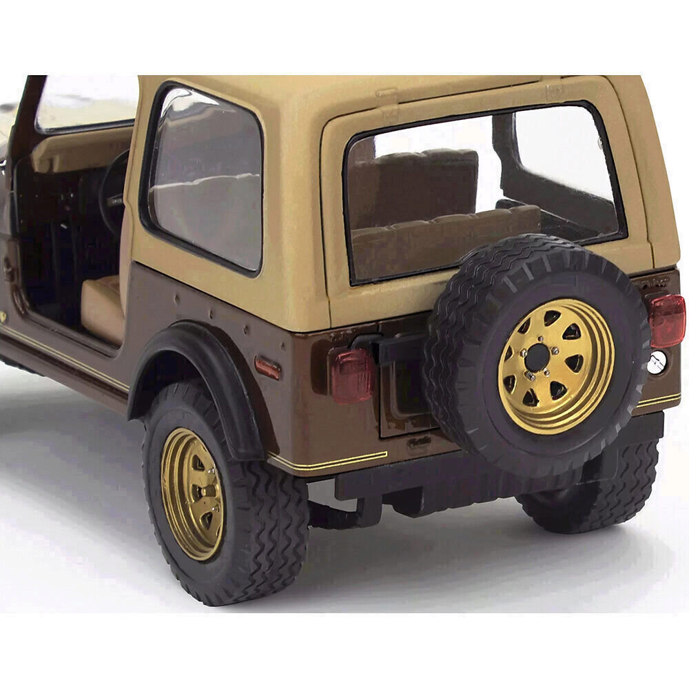 1977 Jeep CJ7 2-N-1 1:25 Scale | Collectable Diecast