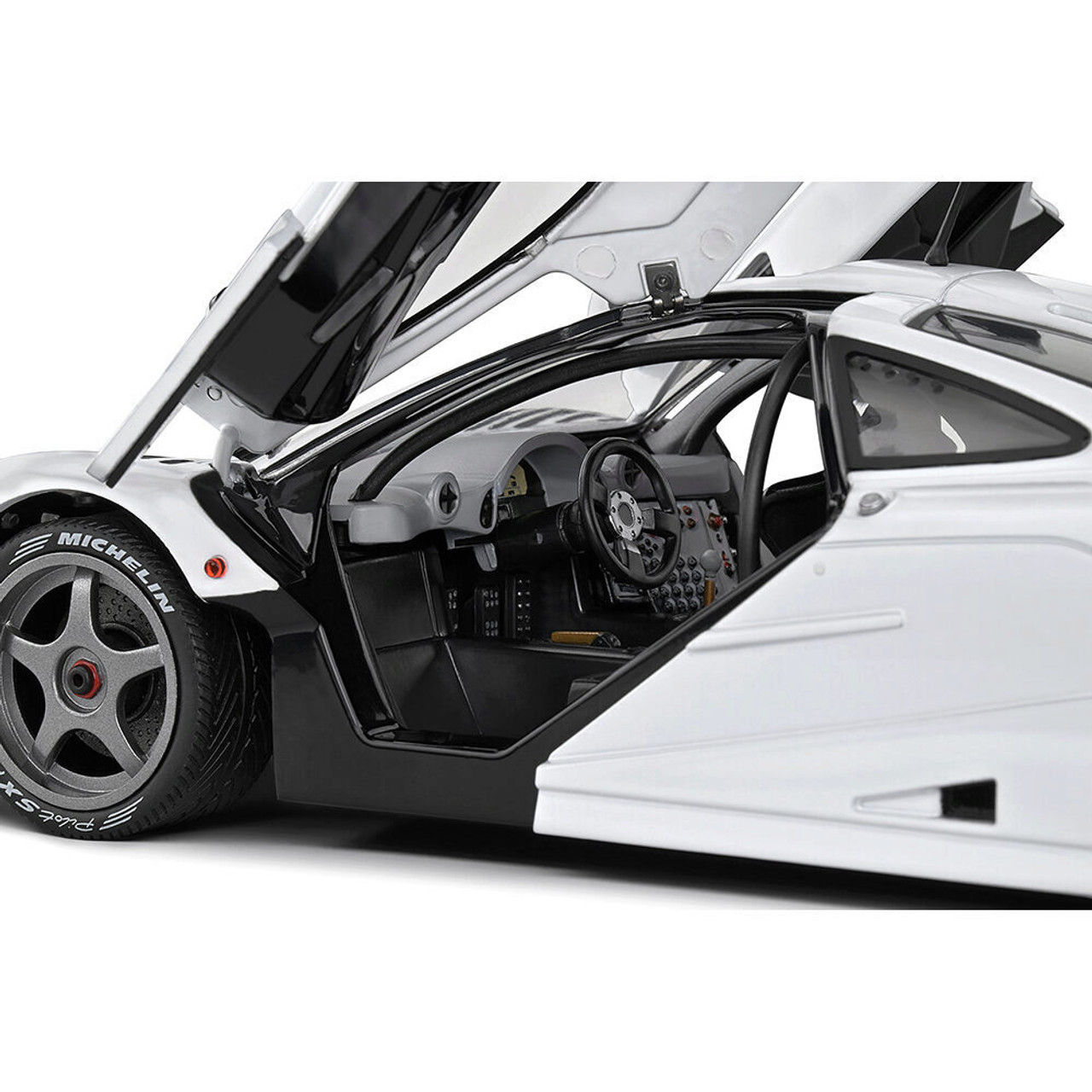 McLaren F1 ホワイト 1/18 スケール 1/18 AUTOart MCLAREN F1 - WHITE Diecast Car Model 76004