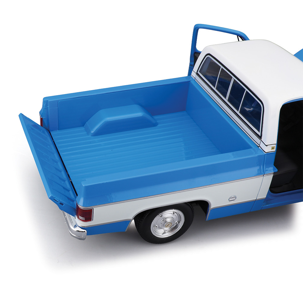 1974 Chevrolet C10 Cheyenne Super - Blue/White 1:18 Scale