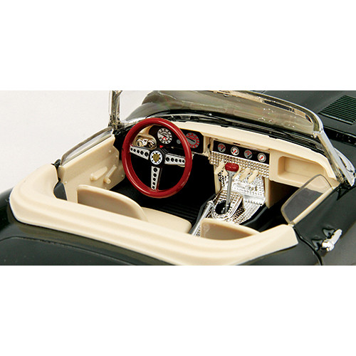 1961 Jaguar E-Type Cabriolet 1:18 Scale Diecast Model by Bburago