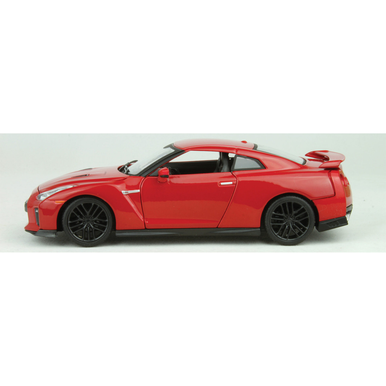 NISSAN GT-R 1:43 MODEL DIECAST SPORTS CAR NEW IN BOX BURAGO FREE POST RED 