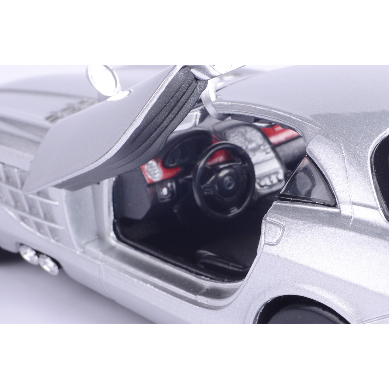 Mercedes-Benz SLR McLaren 1:24 Scale Diecast Model by Motormax