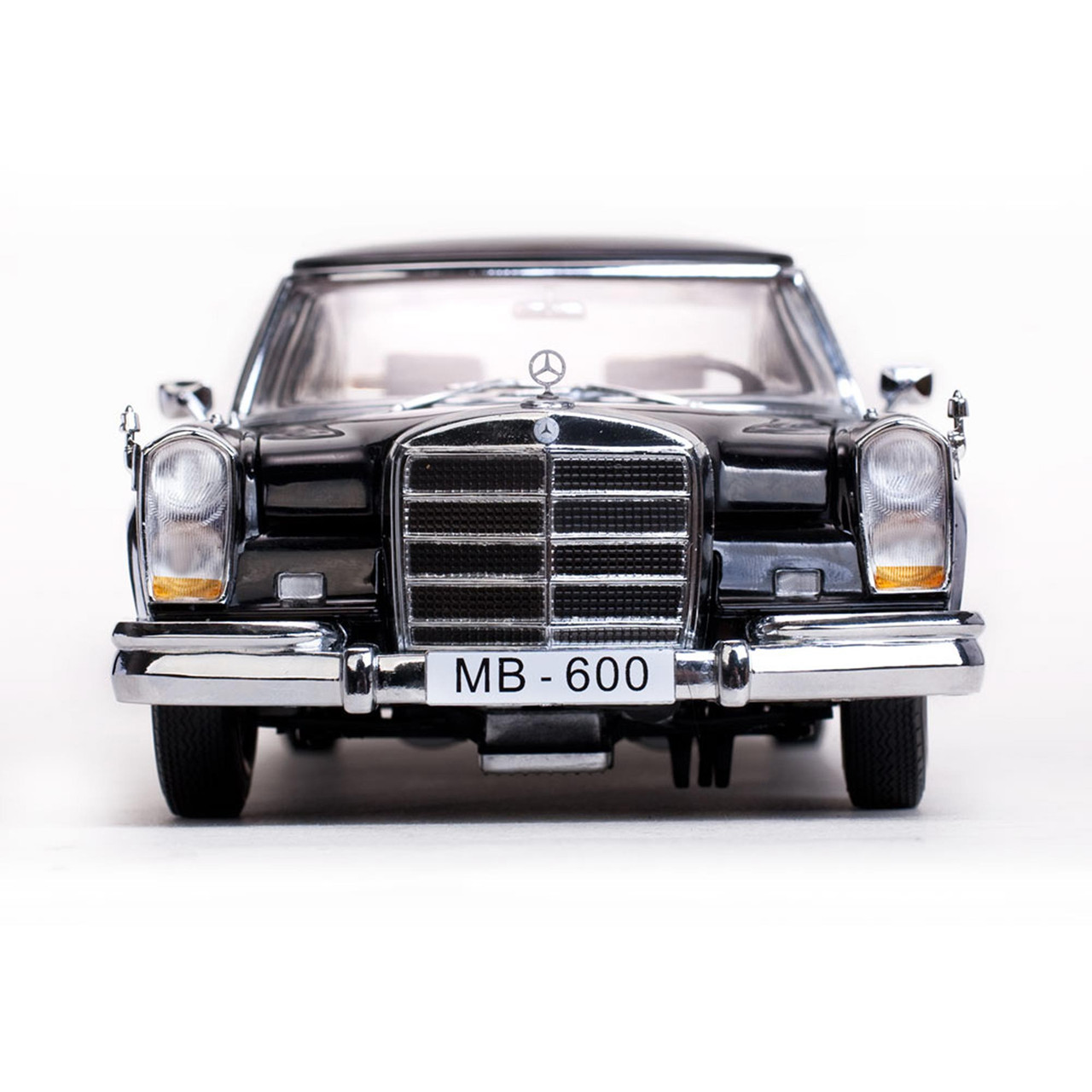 1966 Mercedes-Benz 600 Pullman 1:18 Scale Diecast Model Car