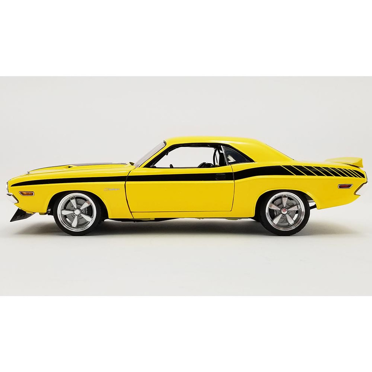 1971 Dodge Challenger R/T Street Fighter - Chicayne 1:18 Scale Diecast  Replica Model