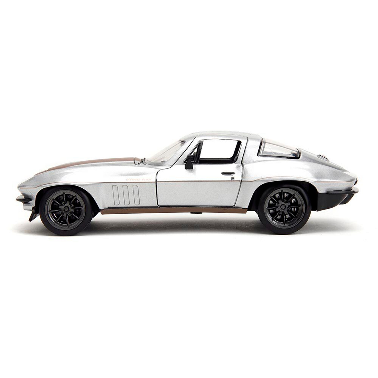 1:24 BTM 1966 Chevy Corvette ミニカー Amazon.com: Big Time Muscle 1:24 1966 Chevy Corvette Sting