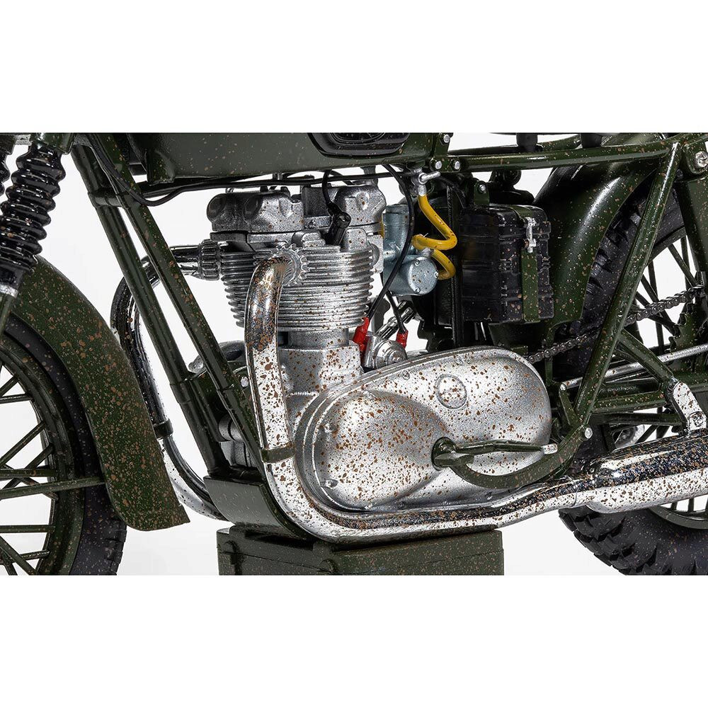 TRIUMPH TR6 TROPHY - Weathered - The Great Escape 1:12 Scale