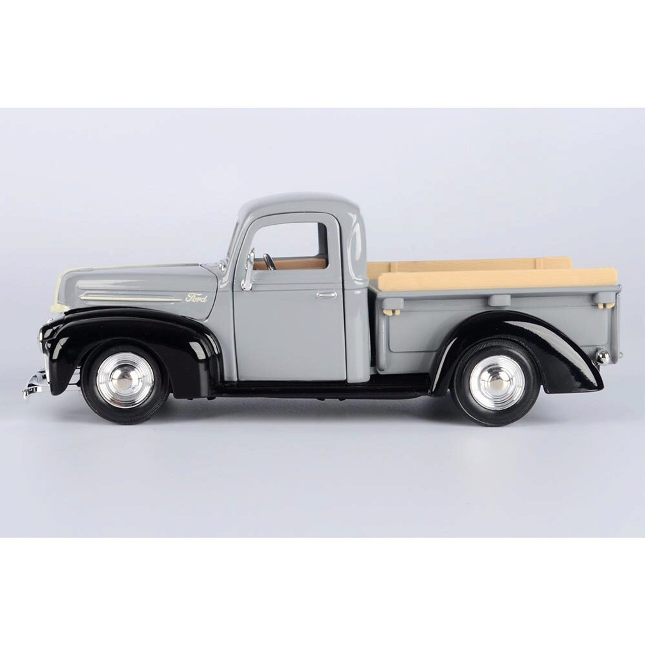 1942-47 Ford Jailbar Pickup - Grey 1:24 Scale | Collectable