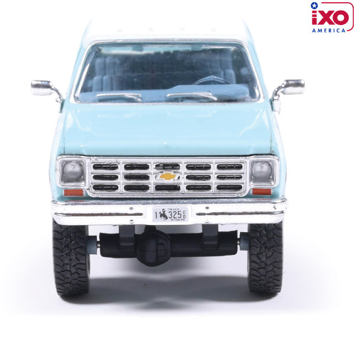 1978 Chevrolet Silverado K30 Crew Cab Fleetside Lifted - Light Blue and Frost White 1:64 Scale Alt Image 5