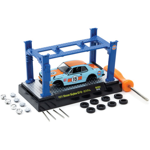 1971 Nissan Skyline 2000 GT-R GULF With 4 Post Lift and 2 Extra Set of Wheels - Blue 1:64 Scale Main Image