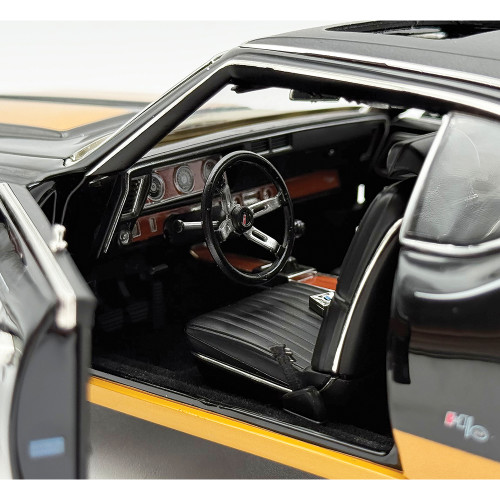 1970 Oldsmobile Cutlass SX - Hurst Edition Alt Image 4