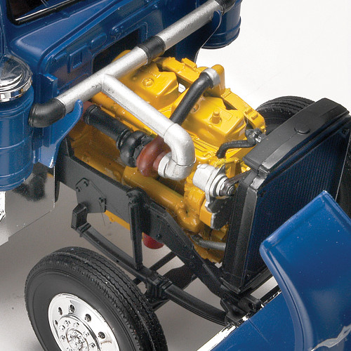 Kenworth® W900 - Plastic Model Kit 1:25 Scale Alt Image 4