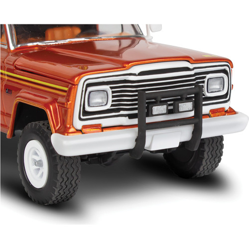 1979 Jeep J-10 Pickup with Camper Top - Plastic Model Kit 1:24 Scale Alt Image 7