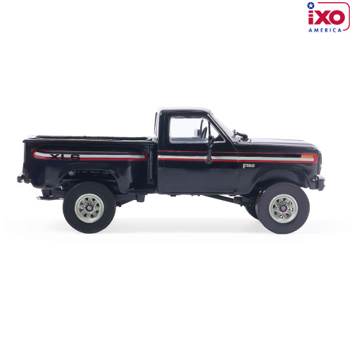 1983 Ford F-150 XLS Flareside 4X4 - Raven Black 1:64 Scale Alt Image 6