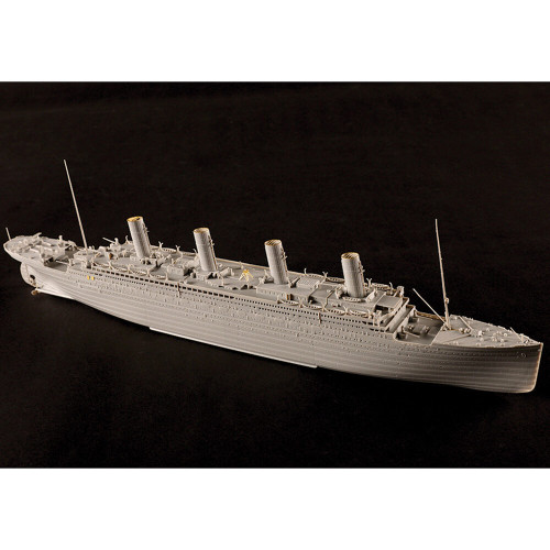 Titanic 1/700 Kit Alt Image 1