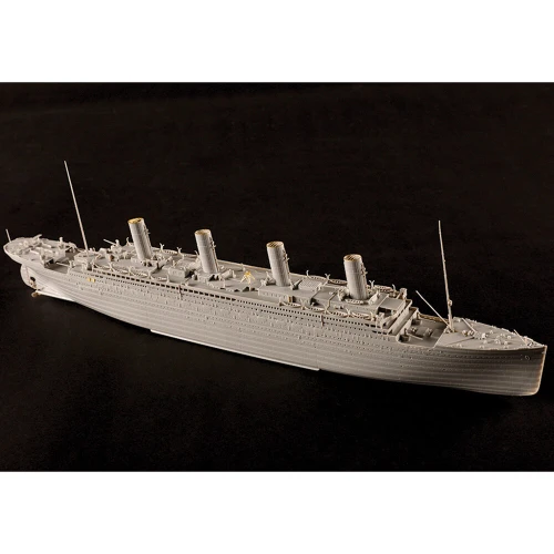 Titanic 1/700 Kit 1:700 scale Alt Image 1