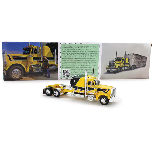 Peterbilt® Model 359 with 63 Flat Top Sleeper & Wilson® Silverstar® Livestock Trailer 1:64 Scale Alt Image 3