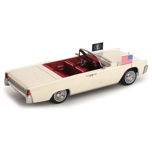 1963 Presidential Lincoln Continental Convertible - White 1:18 Scale Alt Image 3